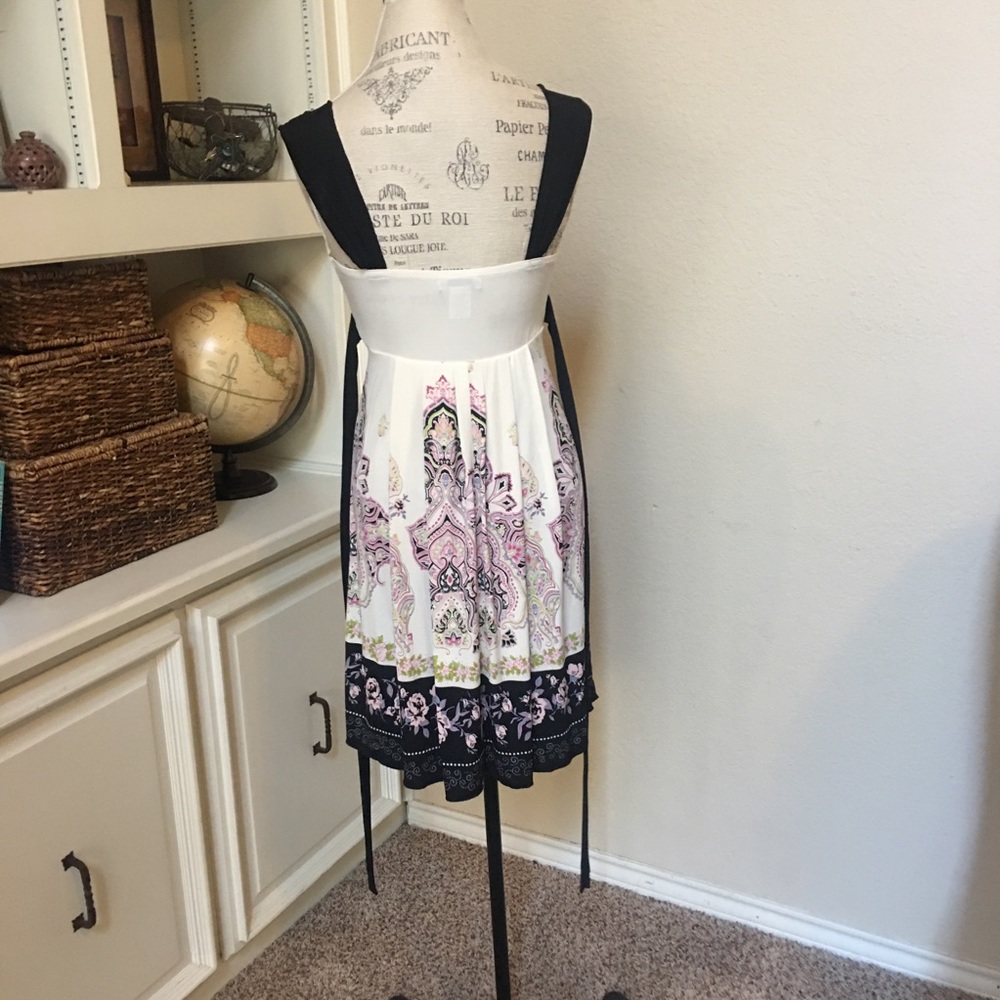 Trixxi Dress - Picture 5 of 16
